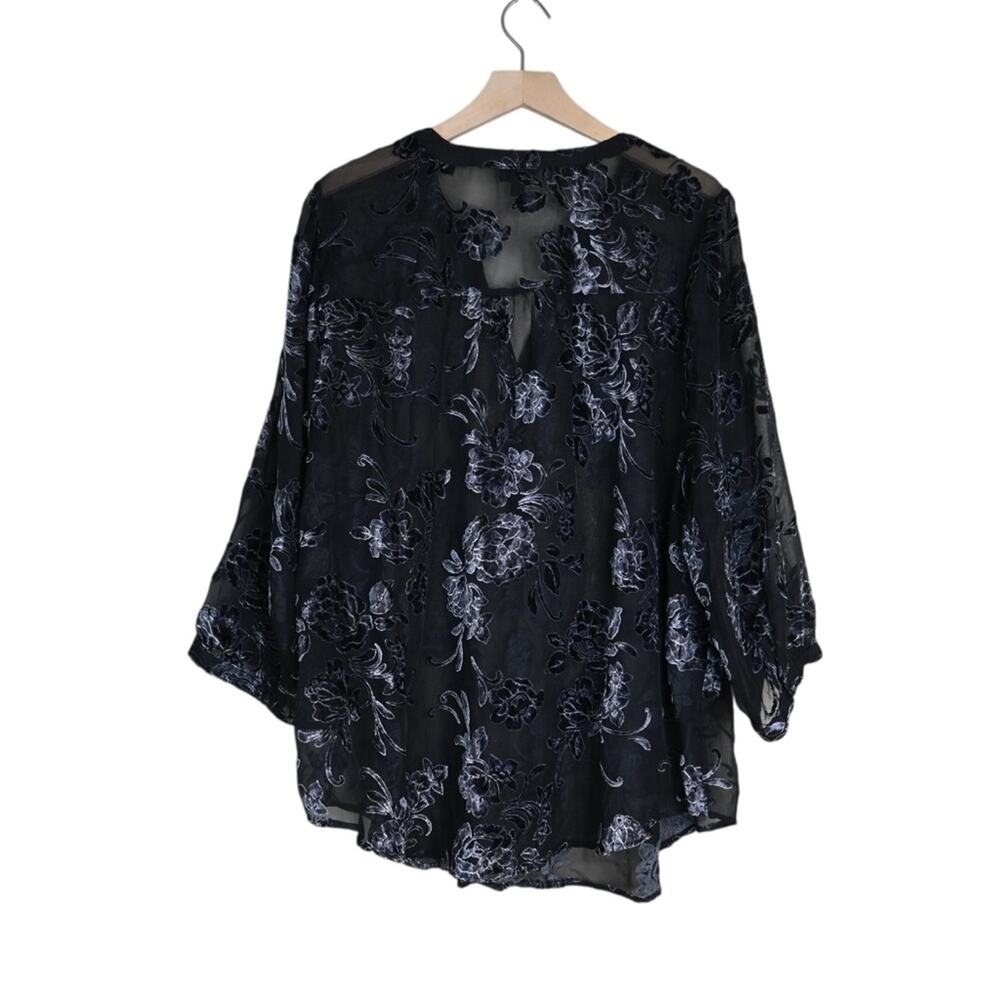 Torrid Women's 3 Plus Harper Velvet Burnout Pullover 3/4 Sleeve Blouse - Picture 2 of 10